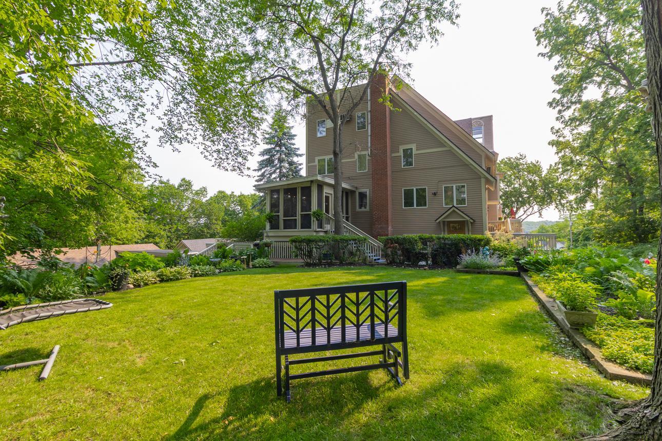 240 Oak Street W 240
