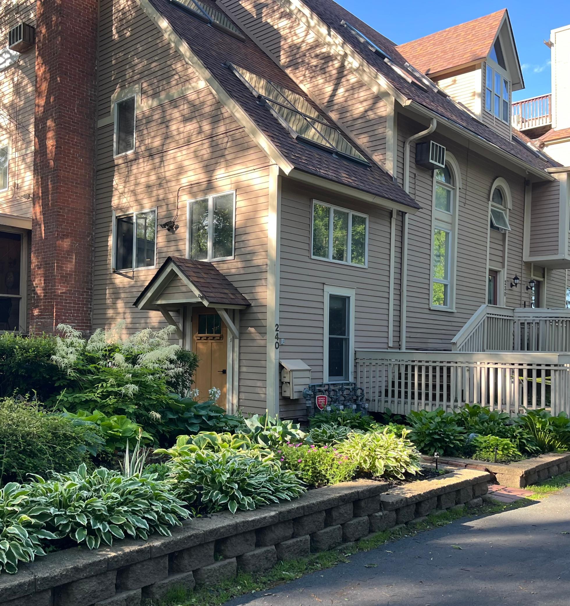 240 Oak Street W 240