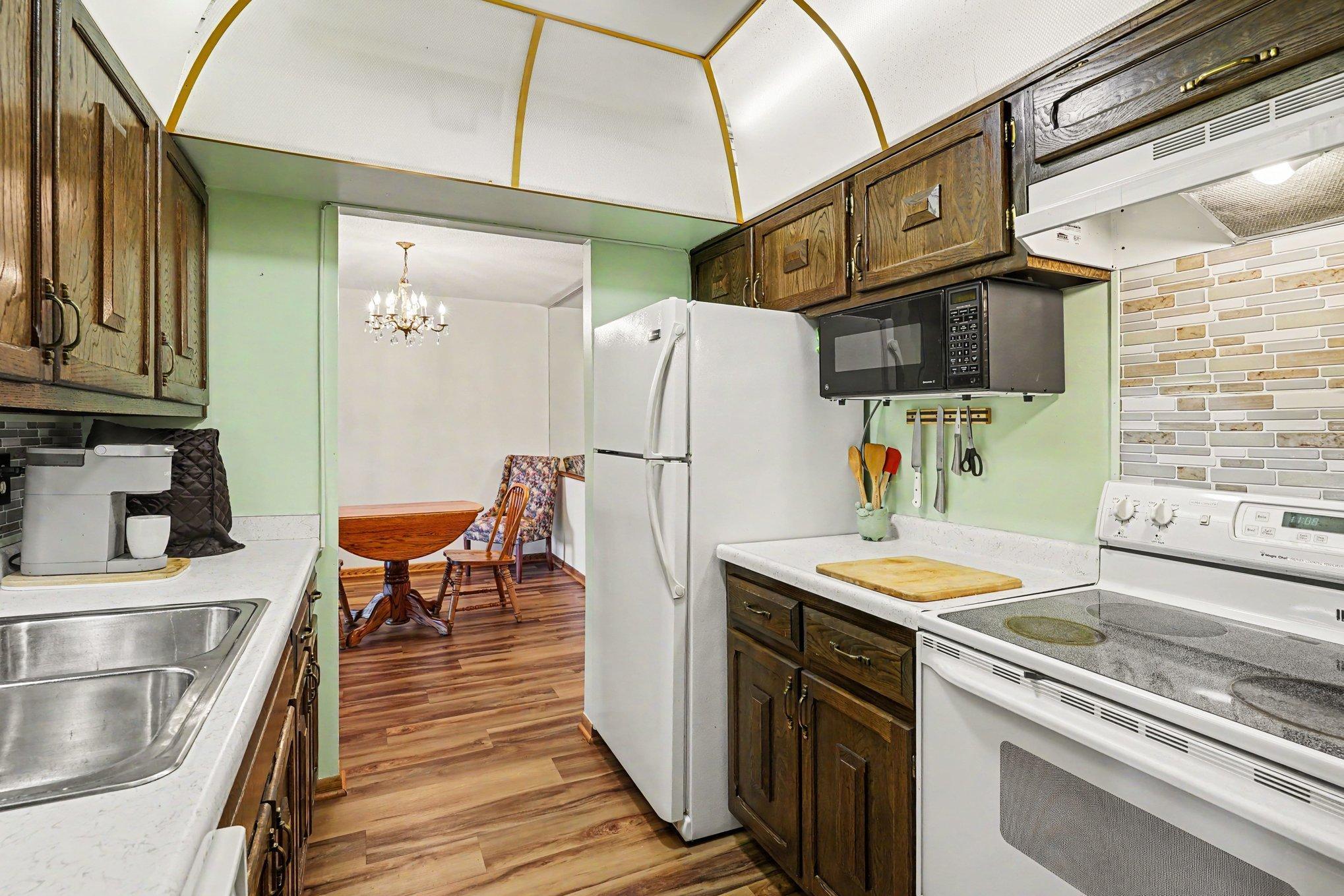2700 Oxford Street N 154