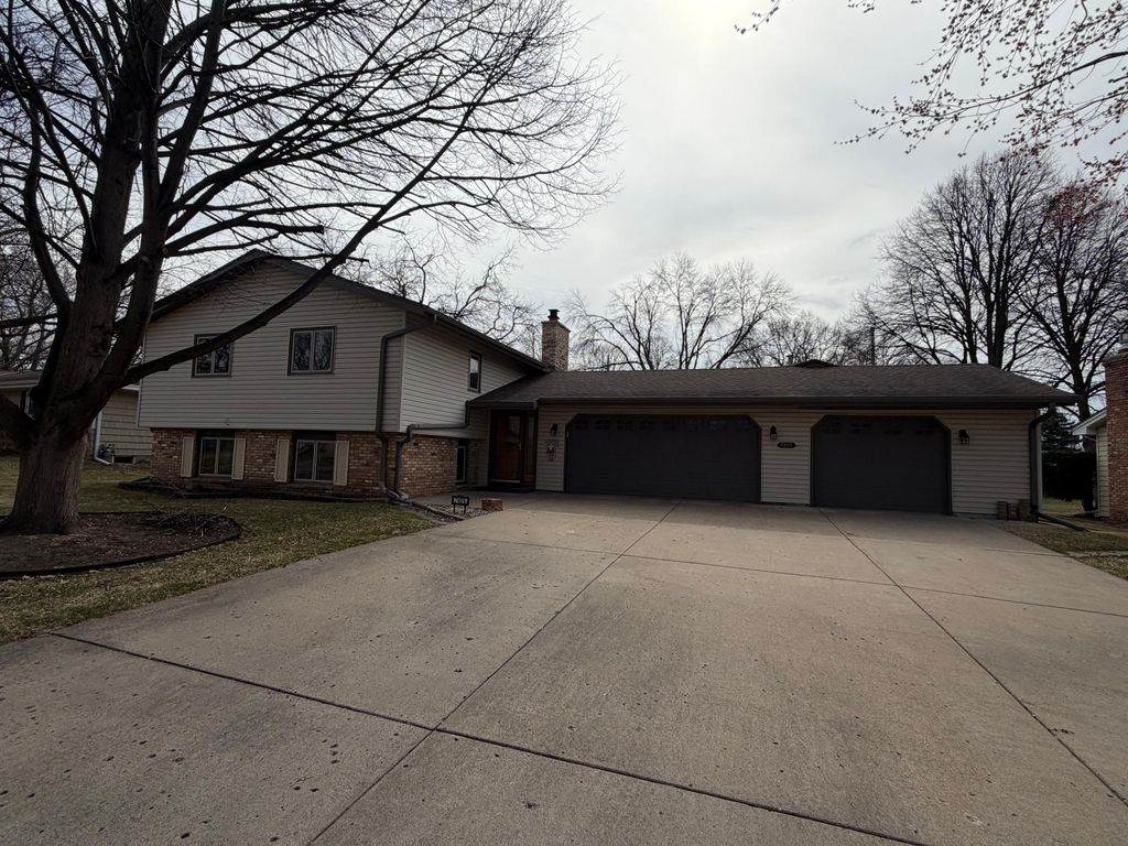 Photo of 7405 Concerto Curve NE, Fridley, MN 55432 (MLS # 7049220)