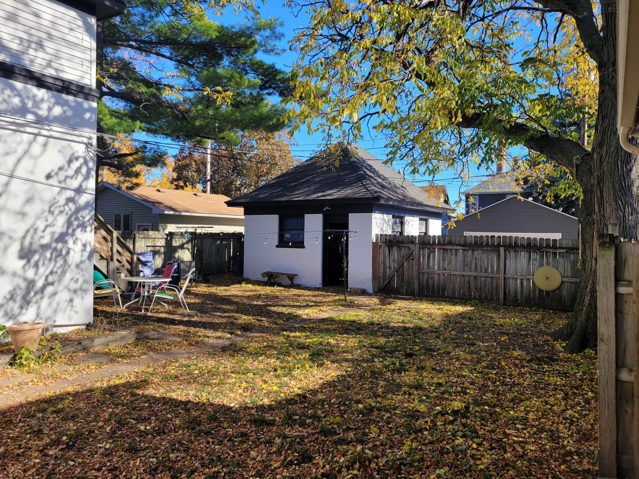 416 Daly Street