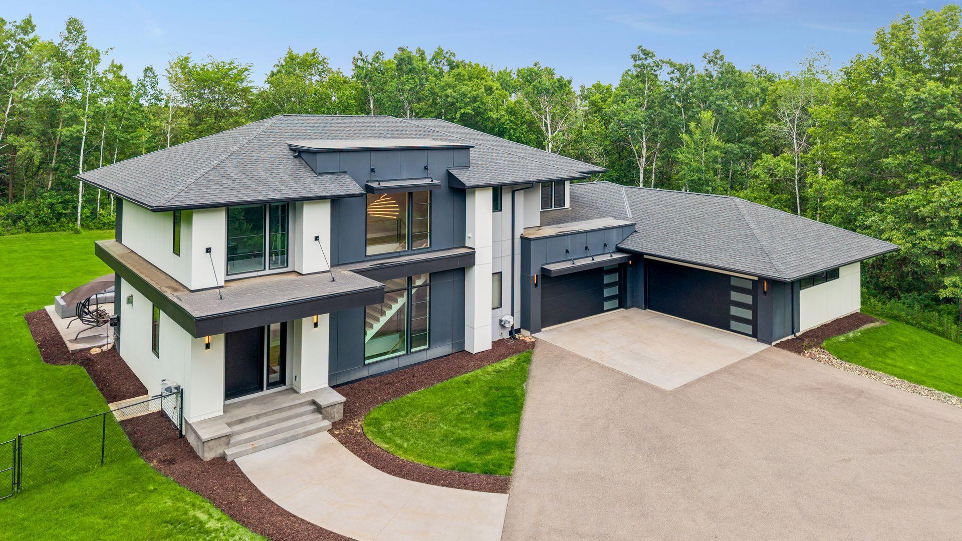 10371 Andrea Trail