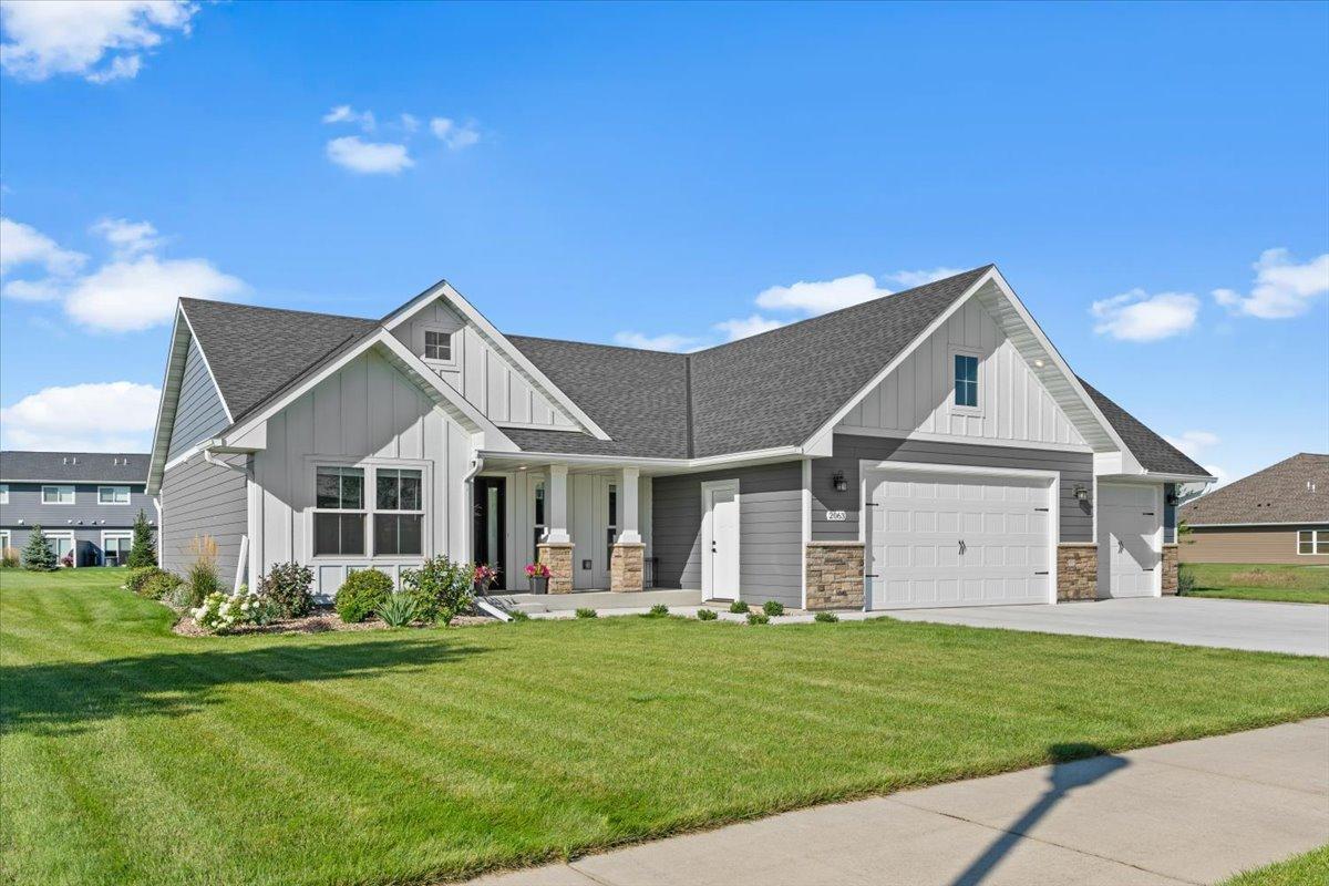 2063 Sandstone Loop N