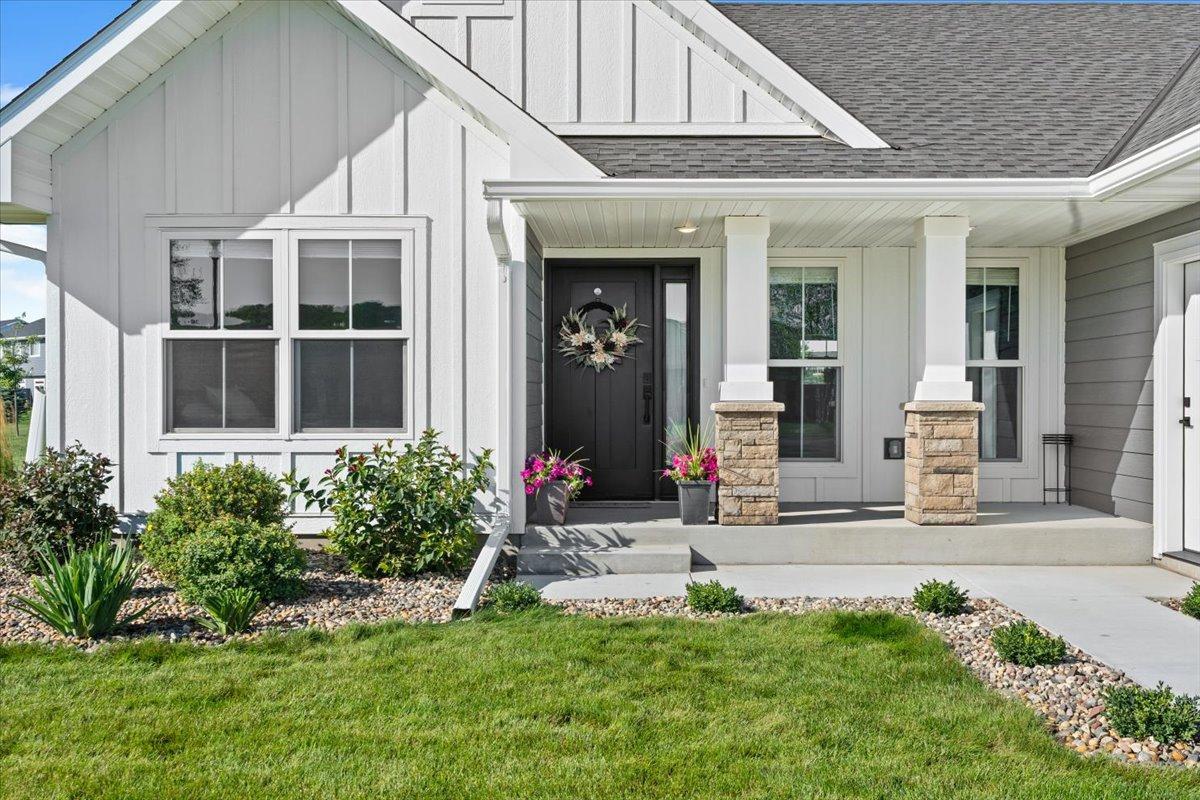 2063 Sandstone Loop N