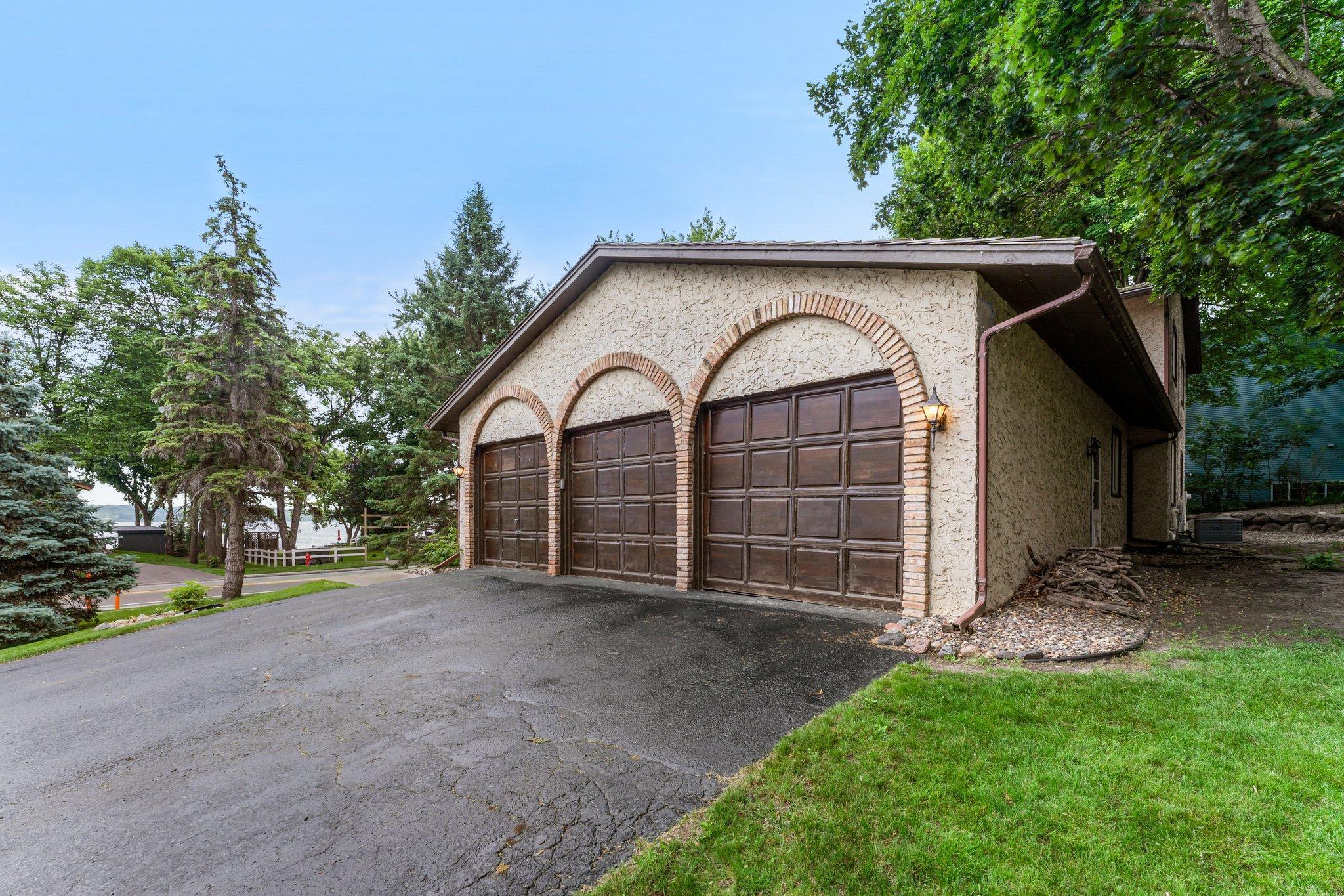 3820 Linden Circle