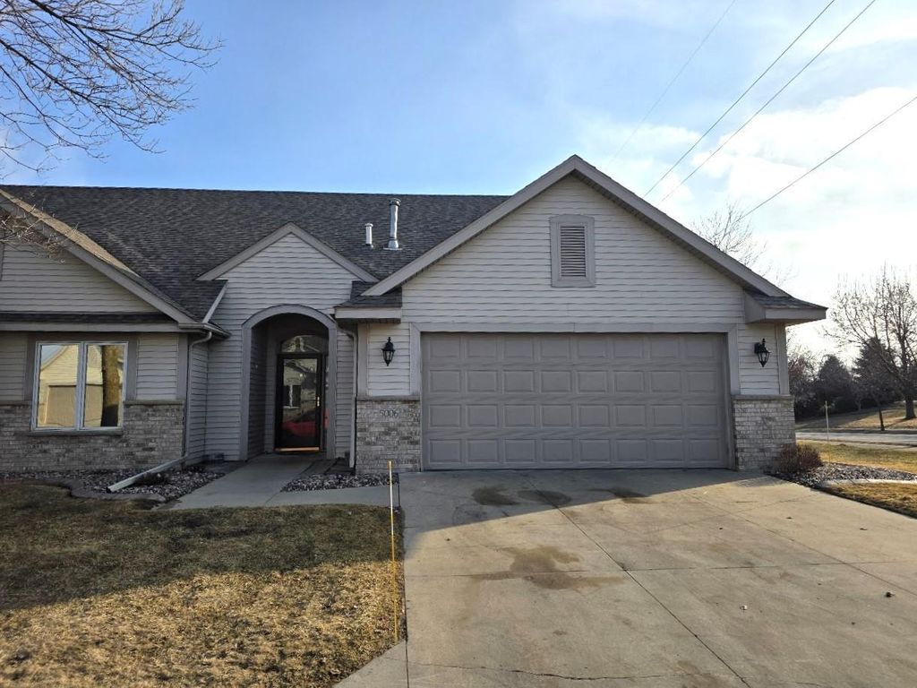 Photo of 5006 Greens Drive NW, Rochester, MN 55901 (MLS # 7031238)