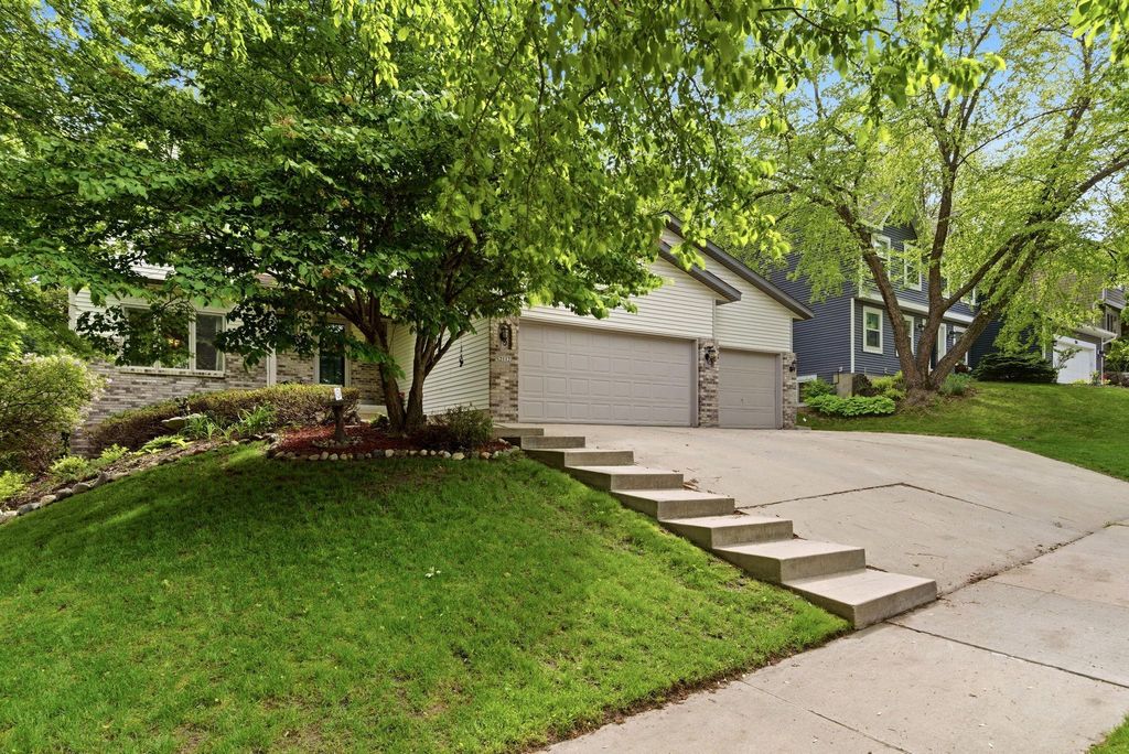 Photo of 2112 Parkwood Hills Drive NE, Rochester, MN 55906 (MLS # 7079824)