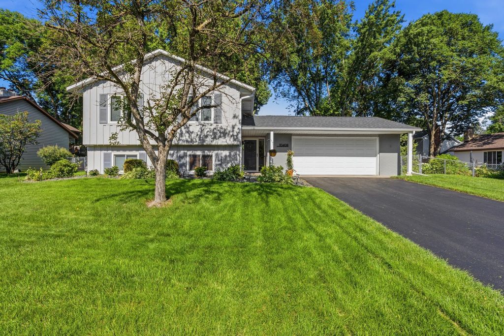 Photo of 10408 Zinran Avenue S, Bloomington, MN 55438 (MLS # 6738089)