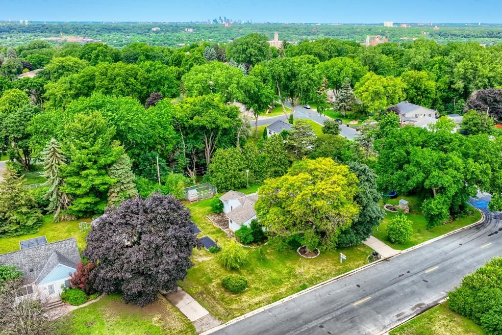 Photo of 987 Chippewa Avenue, Mendota Heights, MN 55118 (MLS # 7106581)