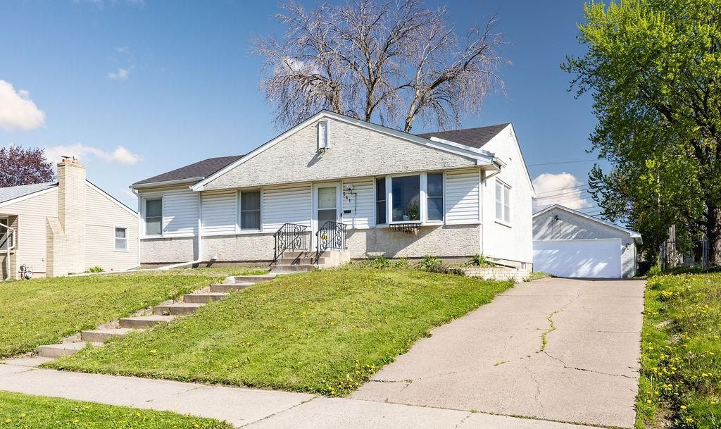 Photo of 541 Hoyt Avenue E, Saint Paul, MN 55130 (MLS # 7079830)