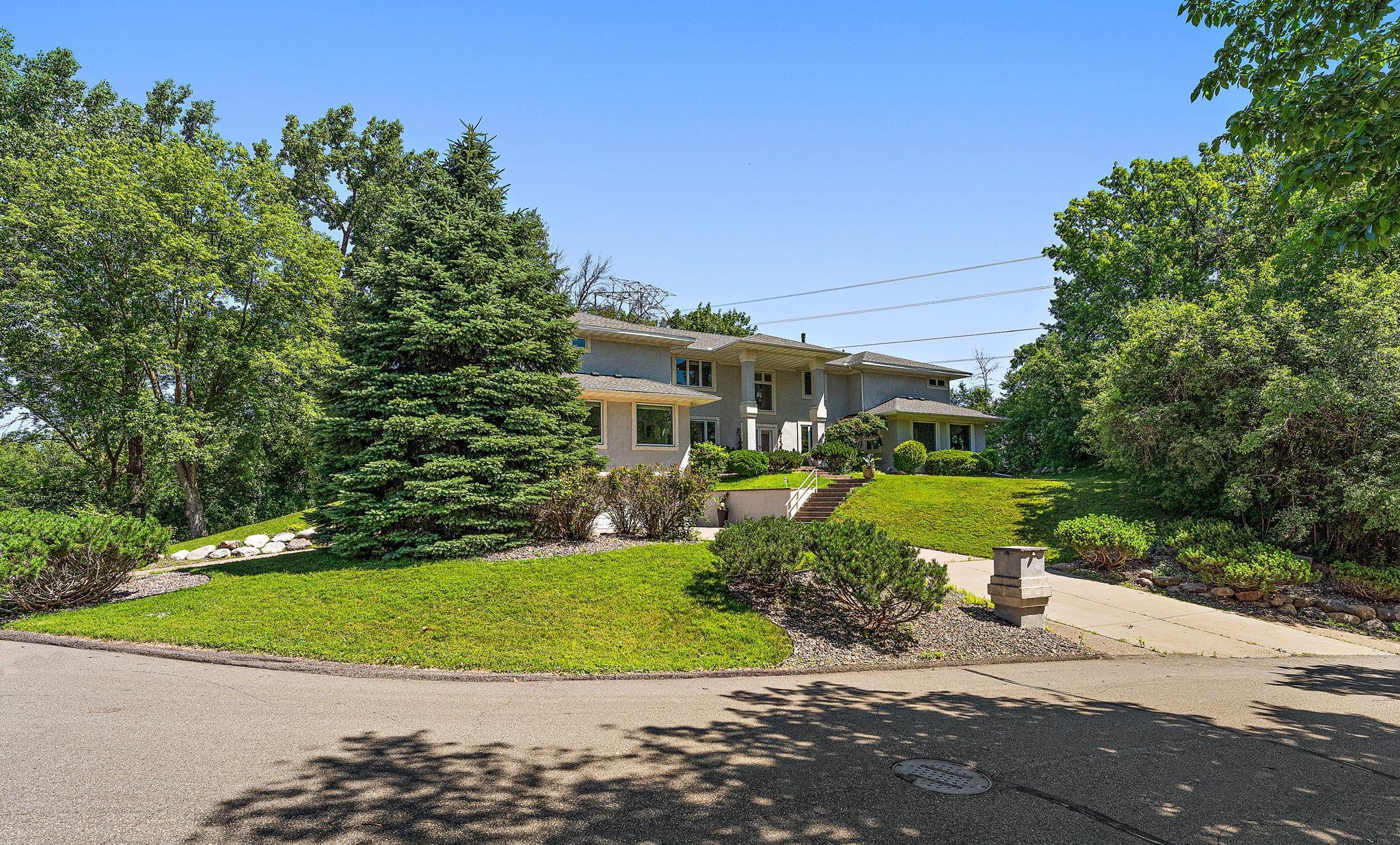 2935 Minnehaha Curve E