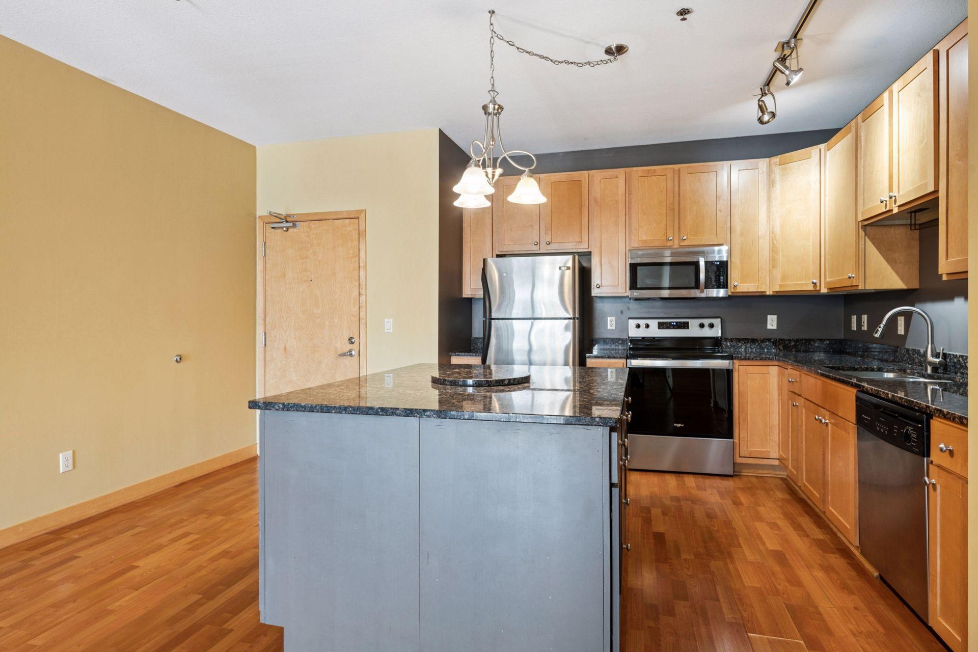 2900 University Avenue SE 208