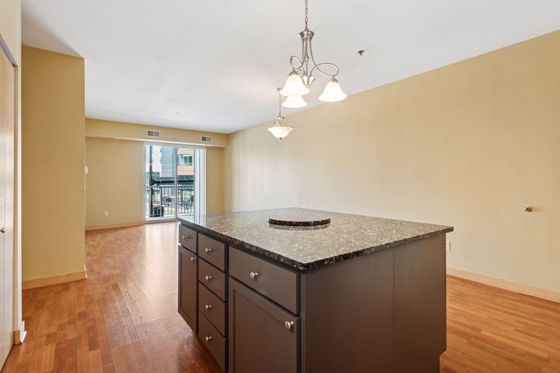 2900 University Avenue SE 208