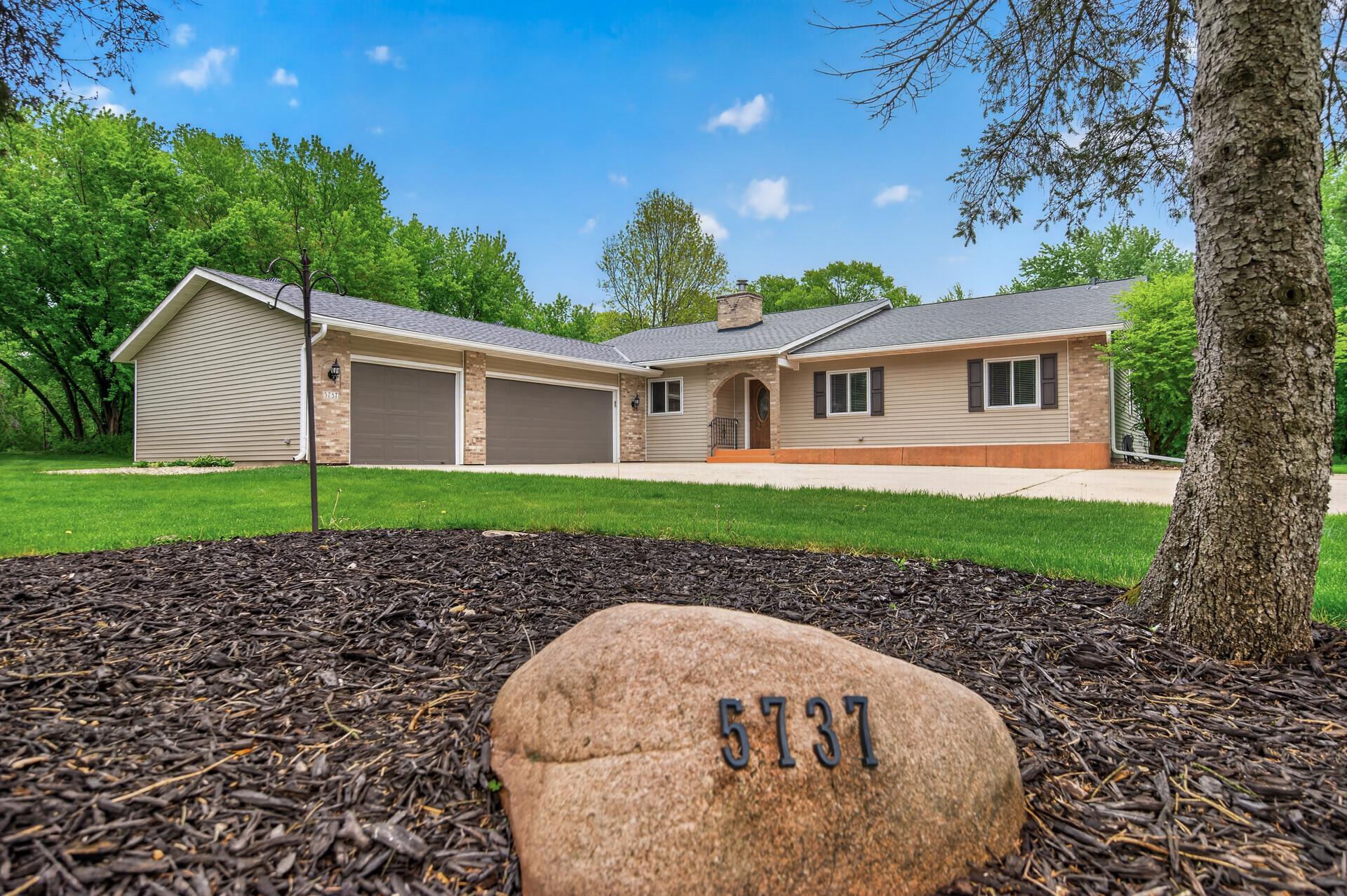 5737 N Highlands Court