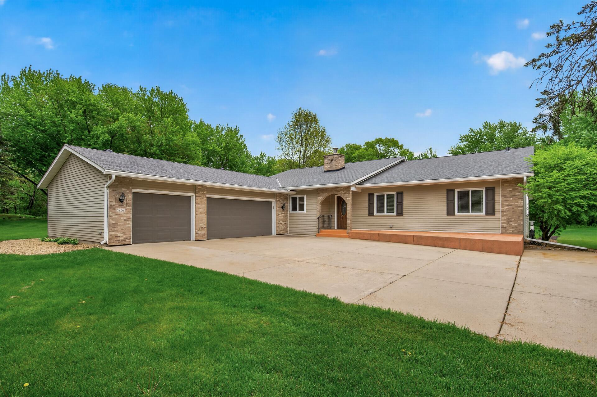 5737 N Highlands Court