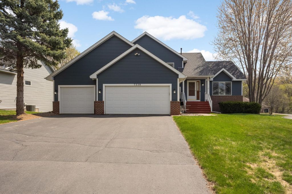 Photo of 7330 Bancroft Way, Inver Grove Heights, MN 55077 (MLS # 7061509)