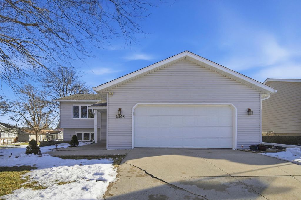 Photo of 2305 13th Street SW, Austin, MN 55912 (MLS # 7005992)