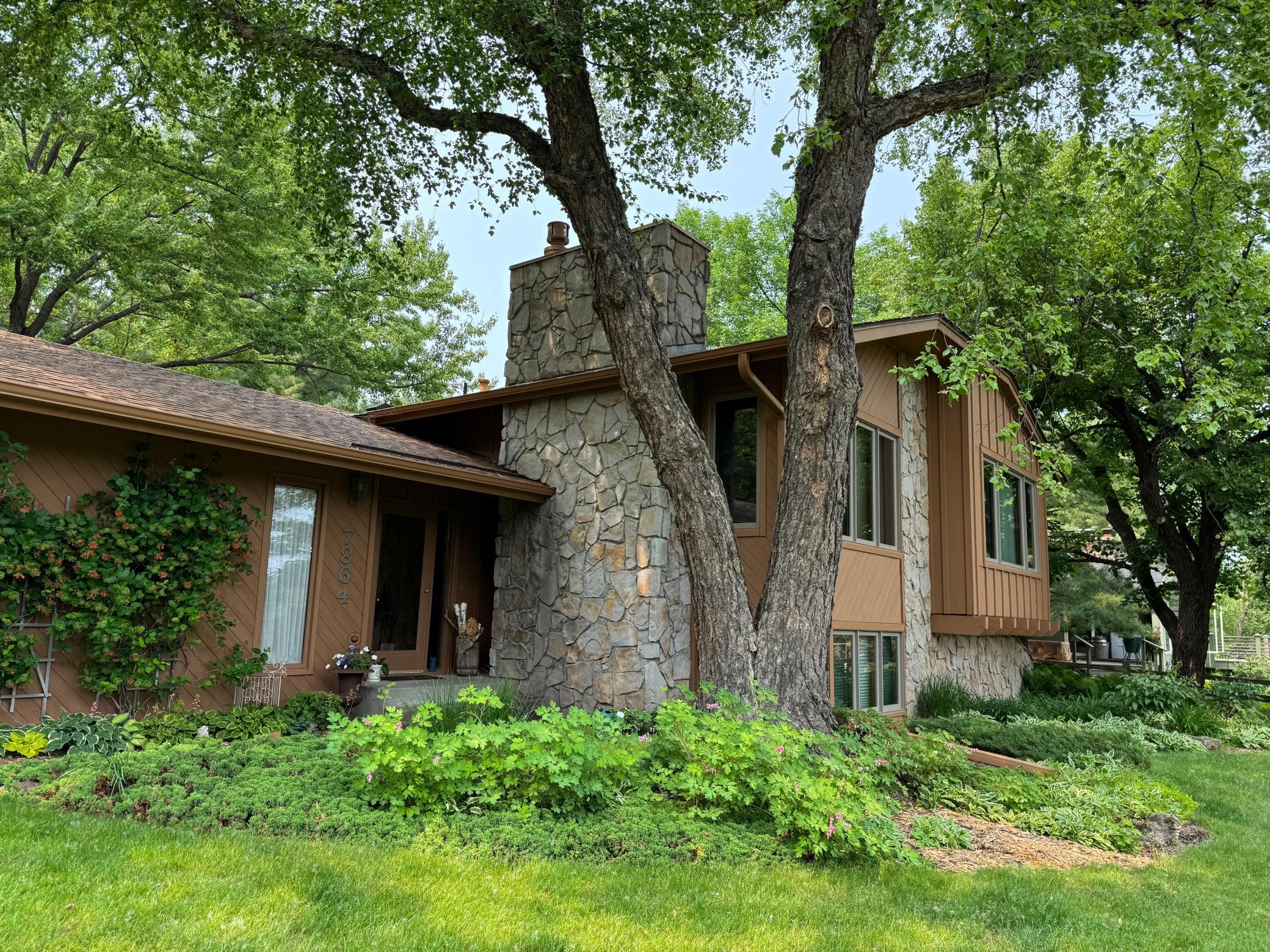 7864 Demontreville Trail N