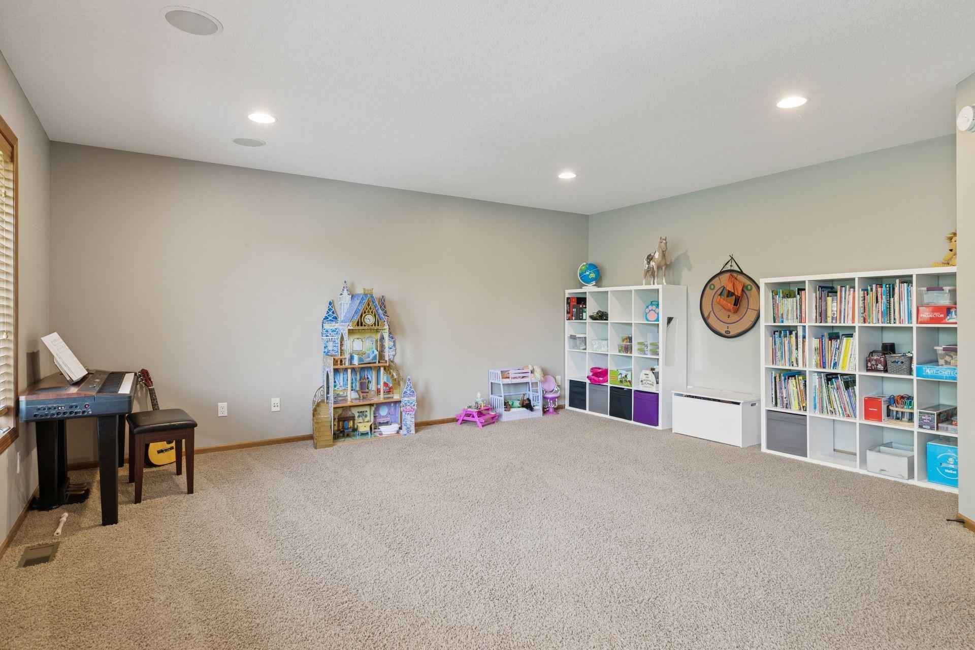 Woodbury, Minnesota 55129, United States, 5 Bedrooms Bedrooms, ,5 BathroomsBathrooms,Residential,Coming Soon,148151