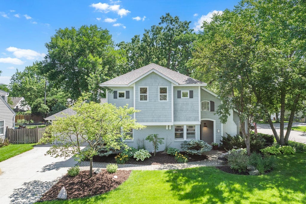 Photo of 15 Maple Hill Road, Hopkins, MN 55343 (MLS # 7031533)