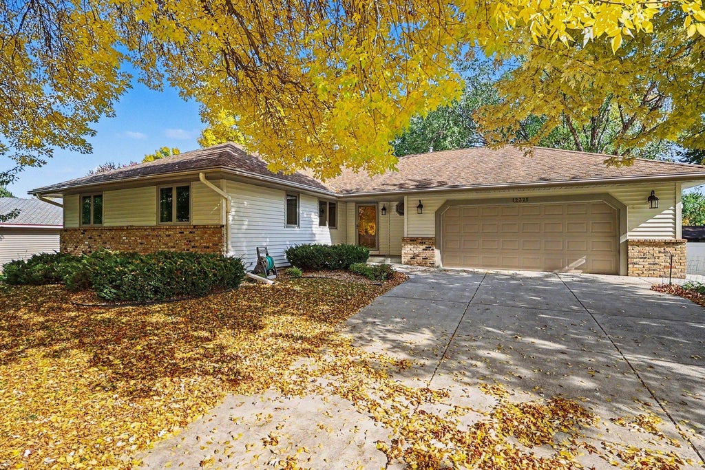 Photo of 12325 Villaburne Drive, Burnsville, MN 55337 (MLS # 7153556)