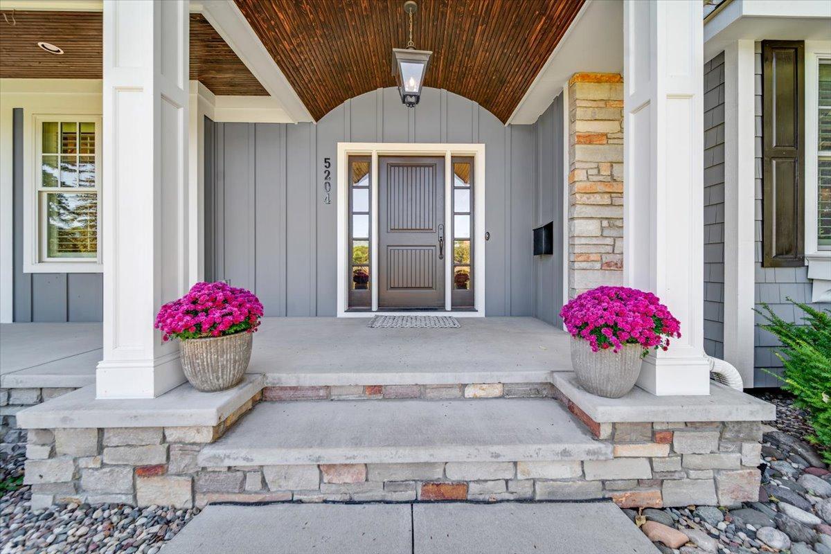 5204 Glengarry Parkway