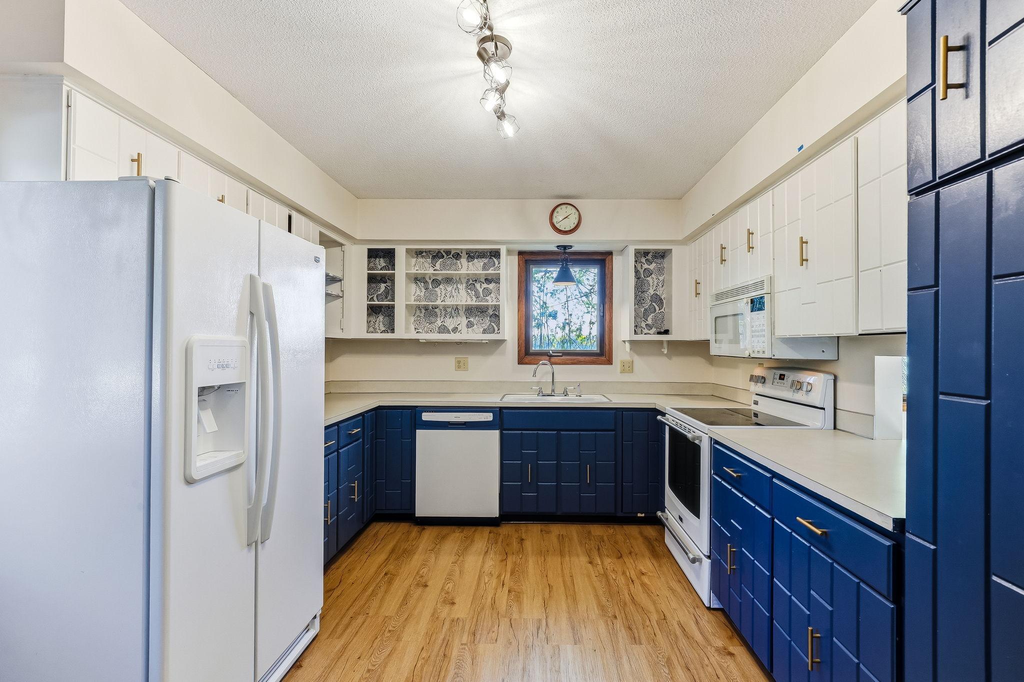 129 E Golden Lake Lane