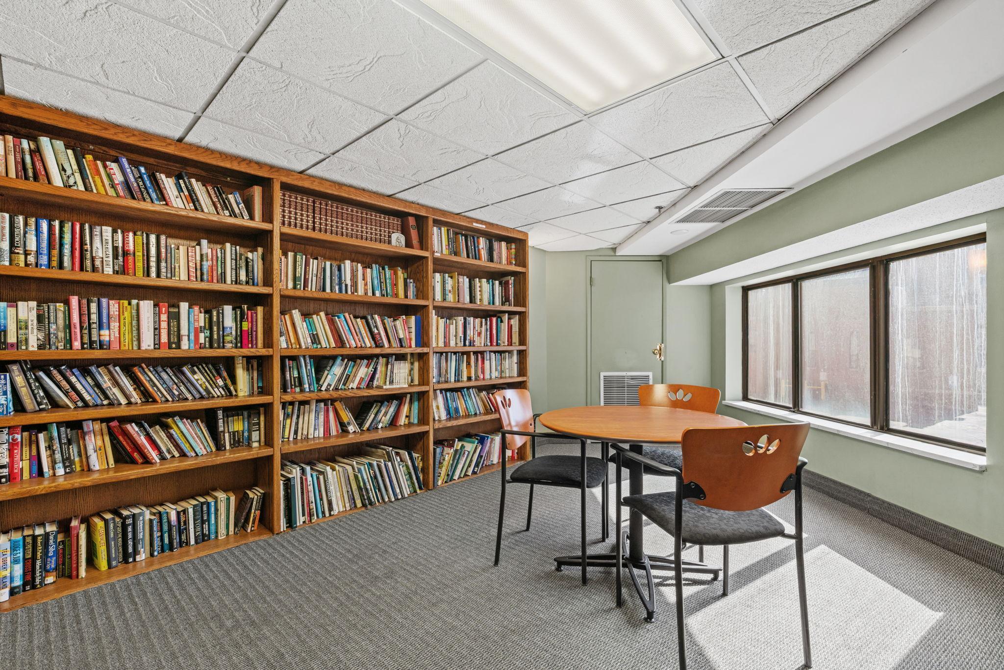 78 10th Street E 406