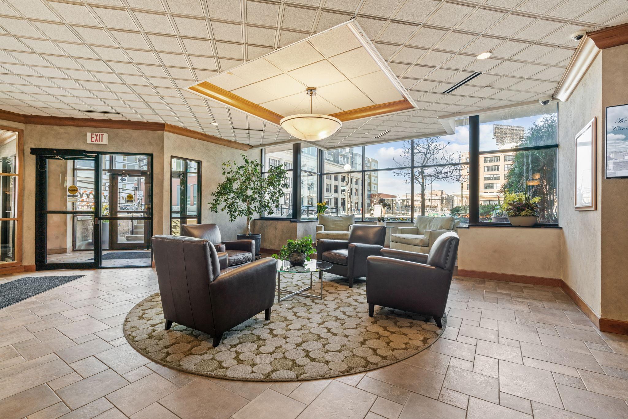 78 10th Street E 406