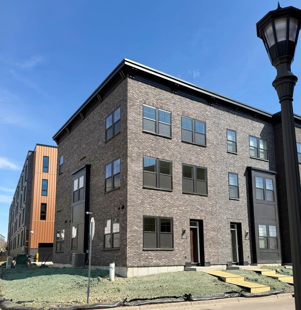 Photo of 838 Woodlawn Avenue, Saint Paul, MN 55116 (MLS # 7062231)