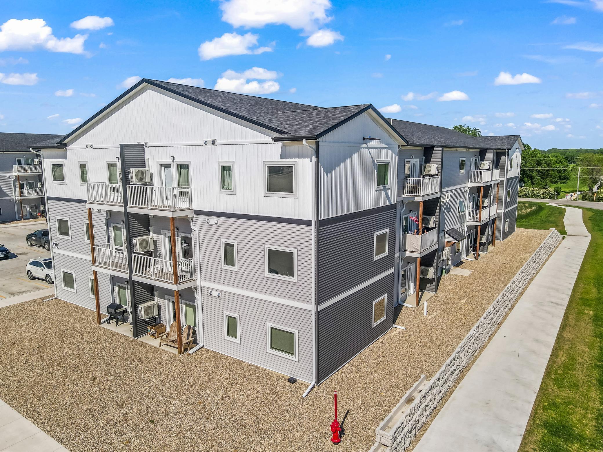 120 & 124 W Hatting Street