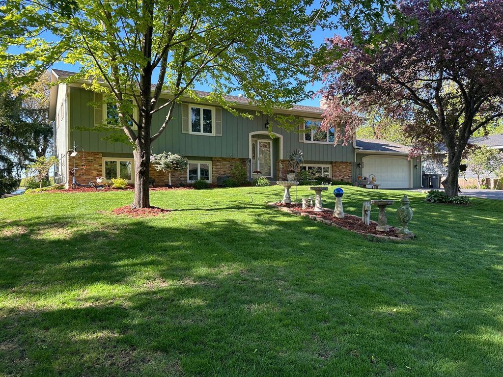 Photo of 630 Tyrol Lane, Shakopee, MN 55379 (MLS # 7073998)