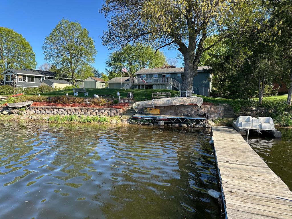 Photo of 630 Tyrol Lane, Shakopee, MN 55379 (MLS # 7073998)