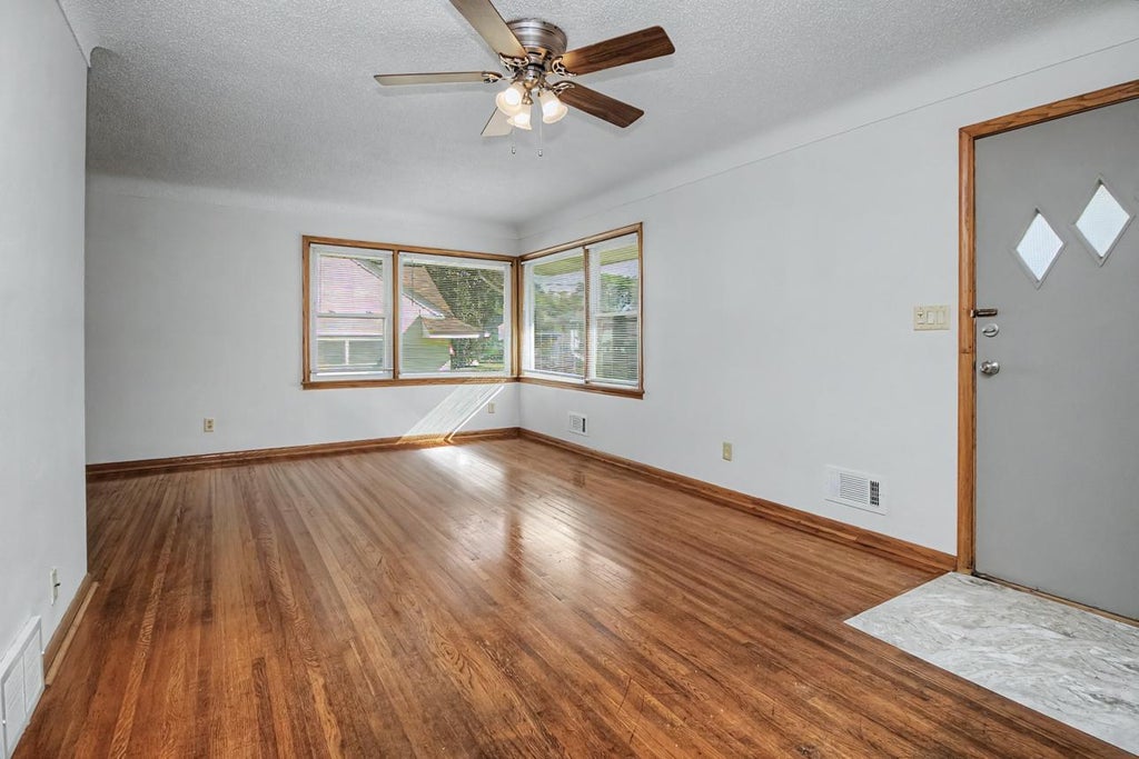 Photo of 717 Hall Avenue, Saint Paul, MN 55107 (MLS # 7126592)