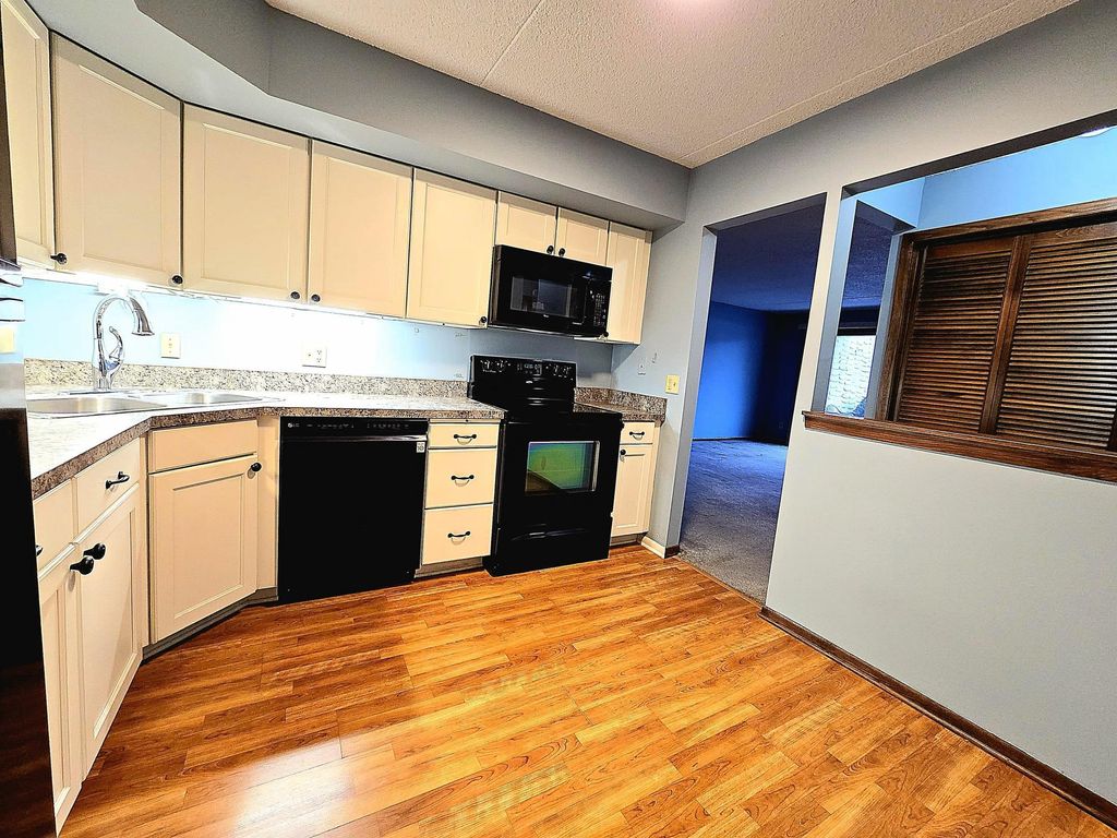 Photo of 2455 Londin Lane E #117, Maplewood, MN 55119 (MLS # 7009398)