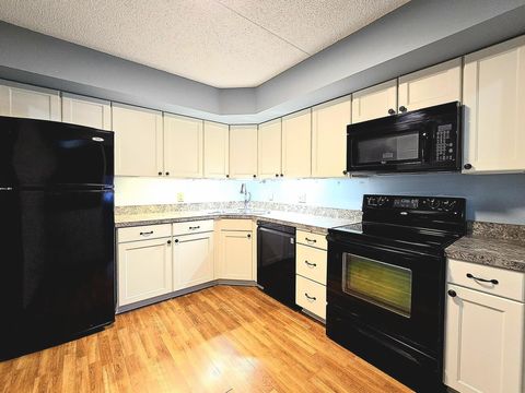 2455 Londin Lane E 117 Maplewood MN 55119