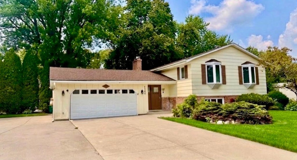 Photo of 7740 47 1/2 Place N, New Hope, MN 55428 (MLS # 7138052)