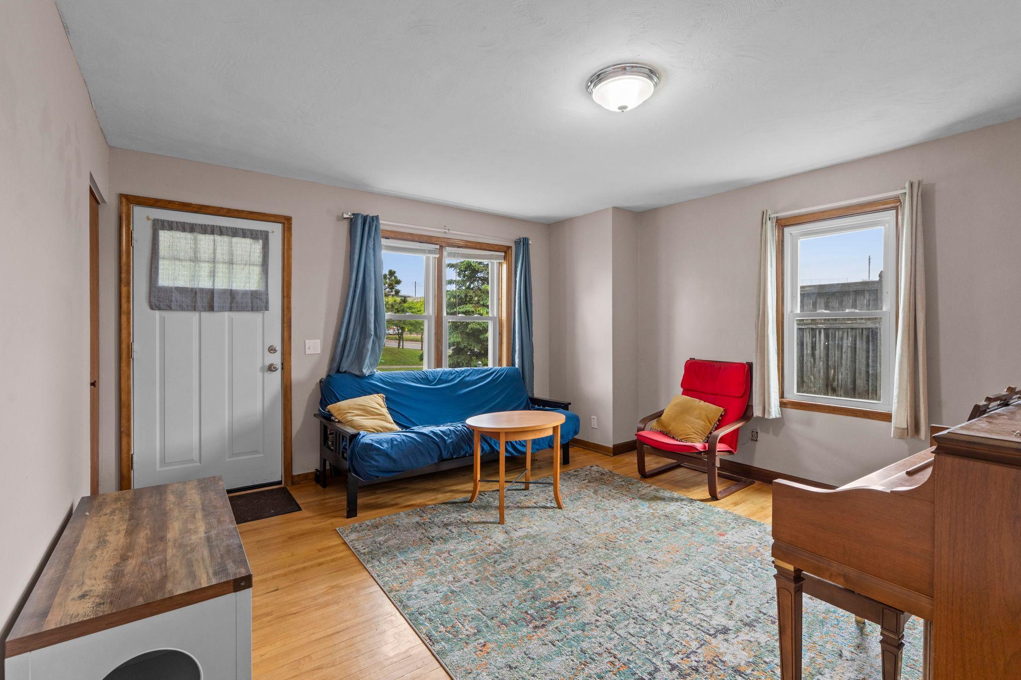 9 Van Buren Avenue S