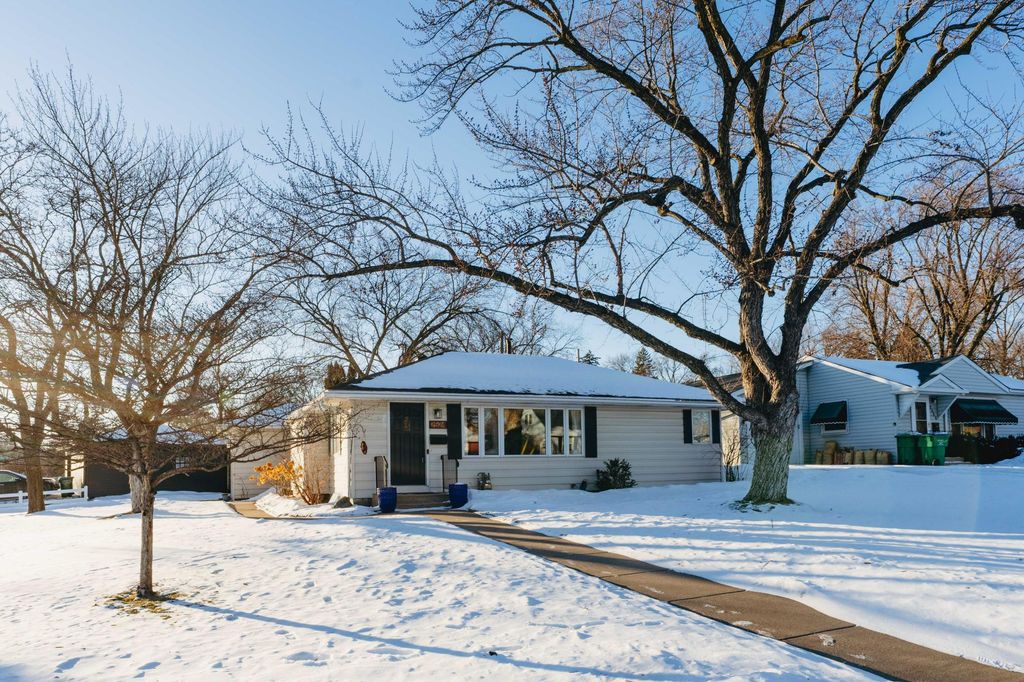 Photo of 2524 Boone Avenue S, Saint Louis Park, MN 55426 (MLS # 7012224)