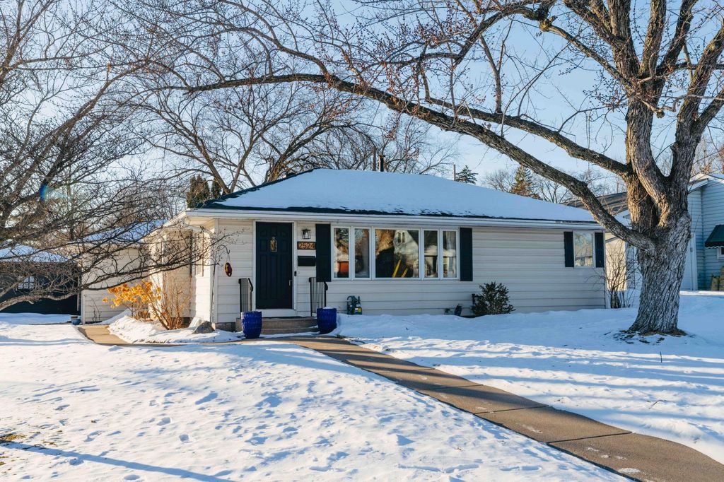 Photo of 2524 Boone Avenue S, Saint Louis Park, MN 55426 (MLS # 7012224)