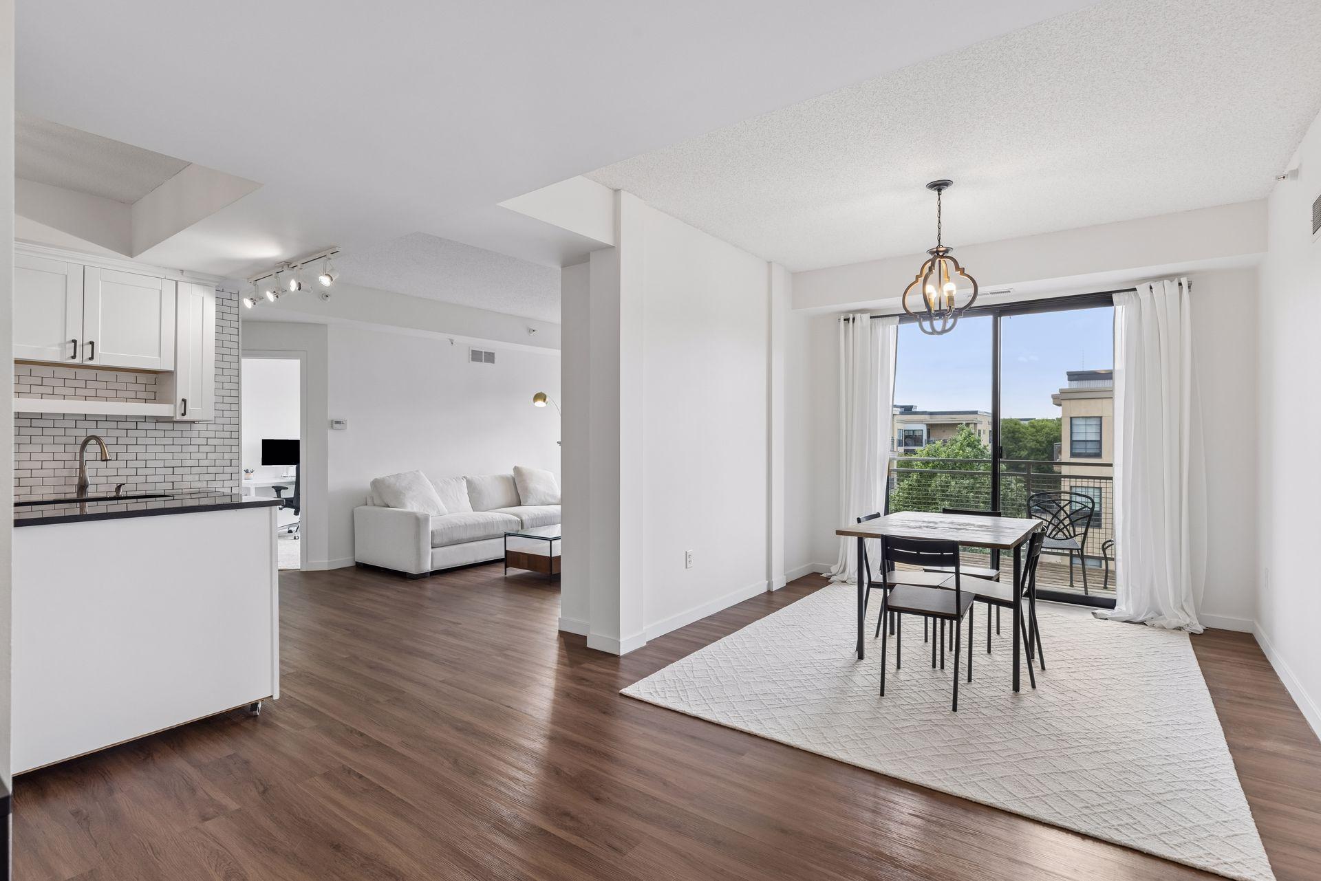 2566 Ellis Avenue 416