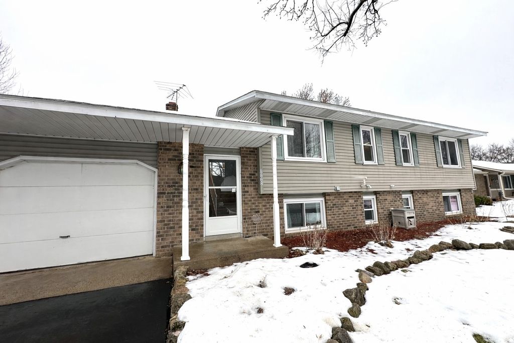 Photo of 8868 89th Street Circle S, Cottage Grove, MN 55016 (MLS # 7002671)