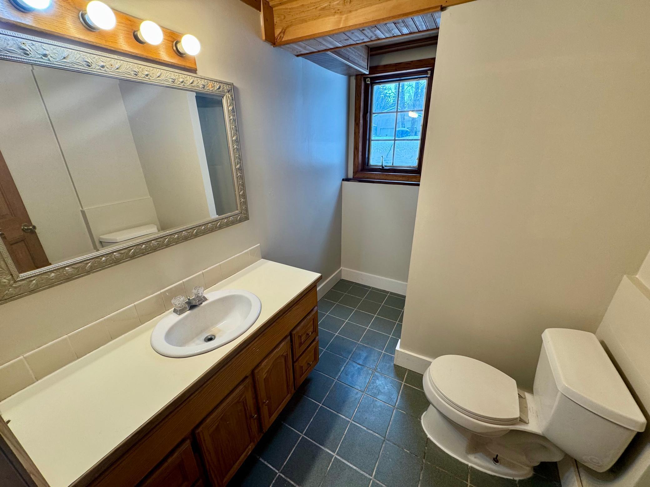 209 Lakeshore Drive W