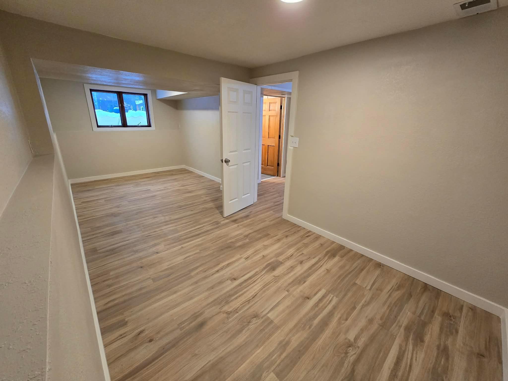 209 Lakeshore Drive W