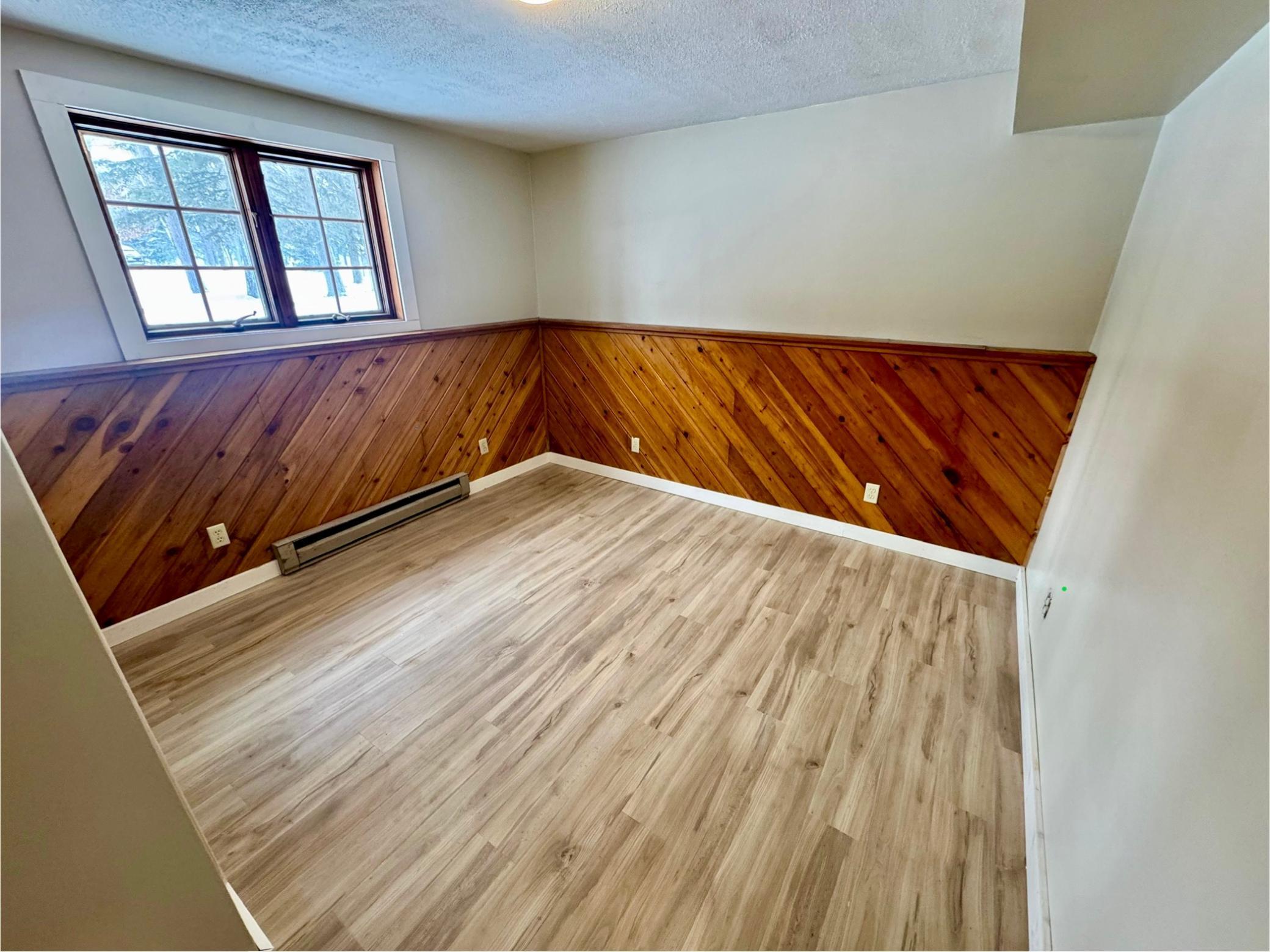 209 Lakeshore Drive W