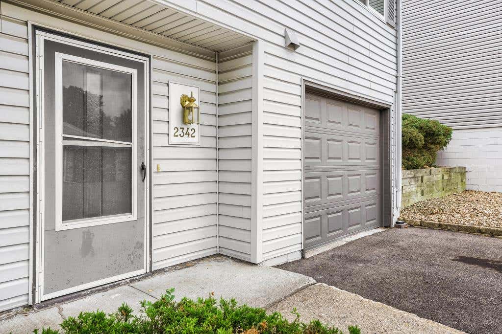 Photo of 2342 Dorland Place E, Maplewood, MN 55119 (MLS # 7084110)