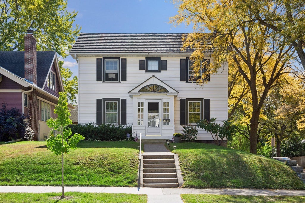Photo of 1998 James Avenue, Saint Paul, MN 55105 (MLS # 7162532)