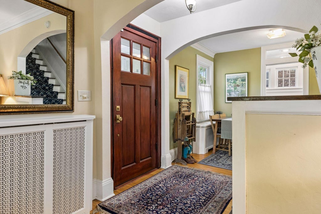 Photo of 1998 James Avenue, Saint Paul, MN 55105 (MLS # 7162532)