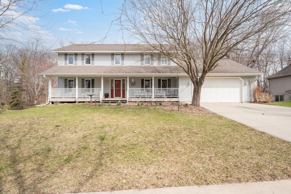 Photo of 2217 Baihly Summit Drive SW, Rochester, MN 55902 (MLS # 7050535)