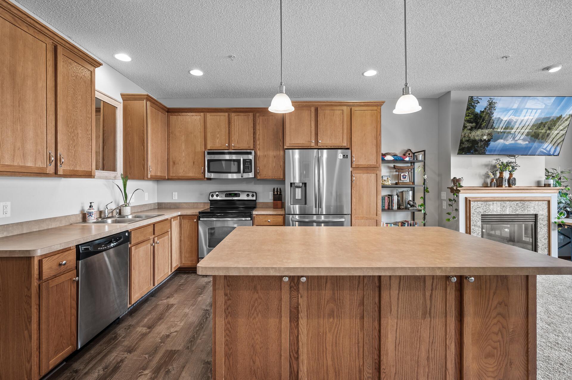 4615 Victor Path 4